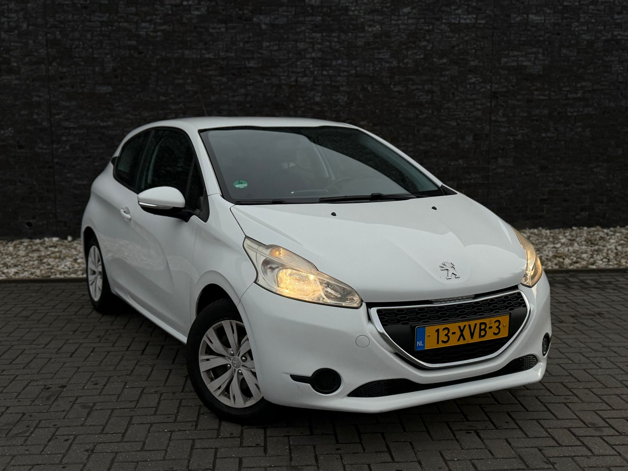 Peugeot 208 VTI Active thumbnail 2